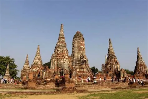 The 1350 Sukhothai-Ayutthaya War: A Shift in Siamese Power Dynamics and the Dawn of a New Era